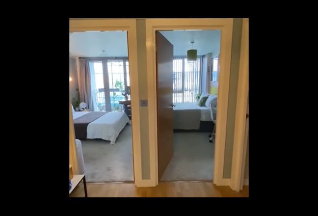 Double Room + Balcony | Aldgate East | Bills Inc. Main Photo