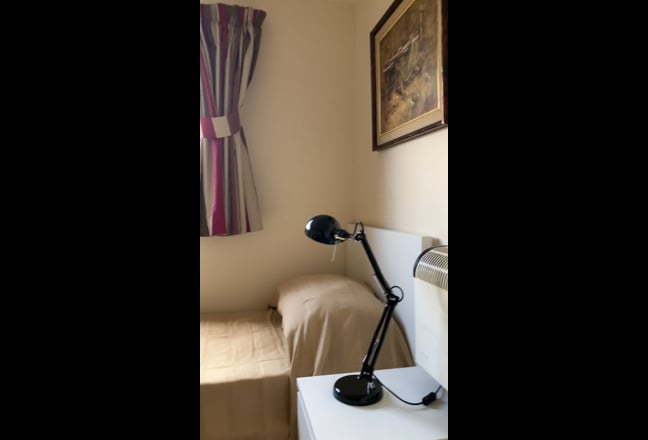 🏡 Large single bedsit in licensed HMO 🏡 Main Photo