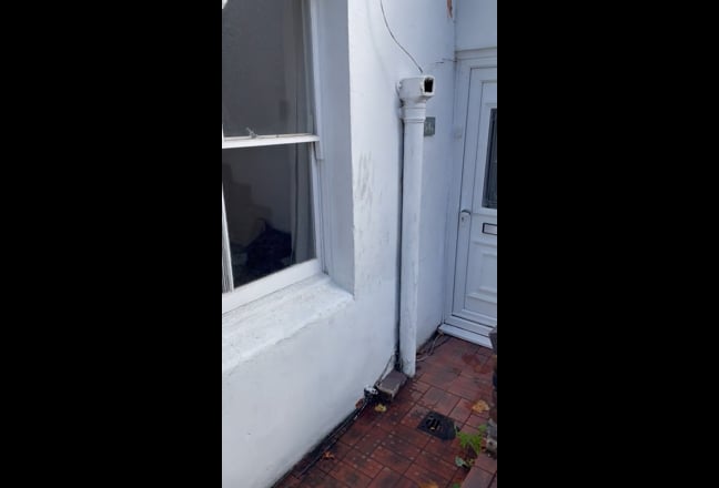 Four double bedrooms flat with access to garden  Main Photo
