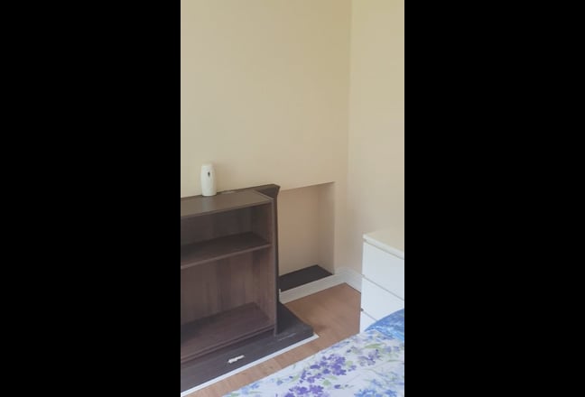 Large Double Room to Rent in Popular Ifield Drive  Main Photo