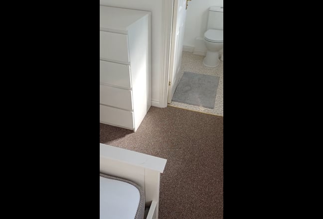 Luxury Double Room in Langley Main Photo