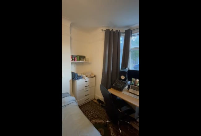 Spacious Double Room Available – 19 Lavanor Road  Main Photo