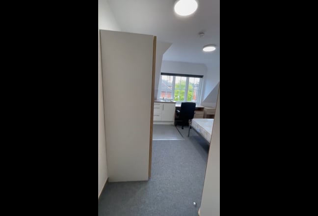 Studio all bills Inc-3 mins to UoL Main Photo