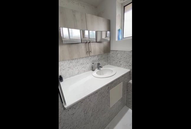 Video 1: Spacious double bedroom (Room 2)