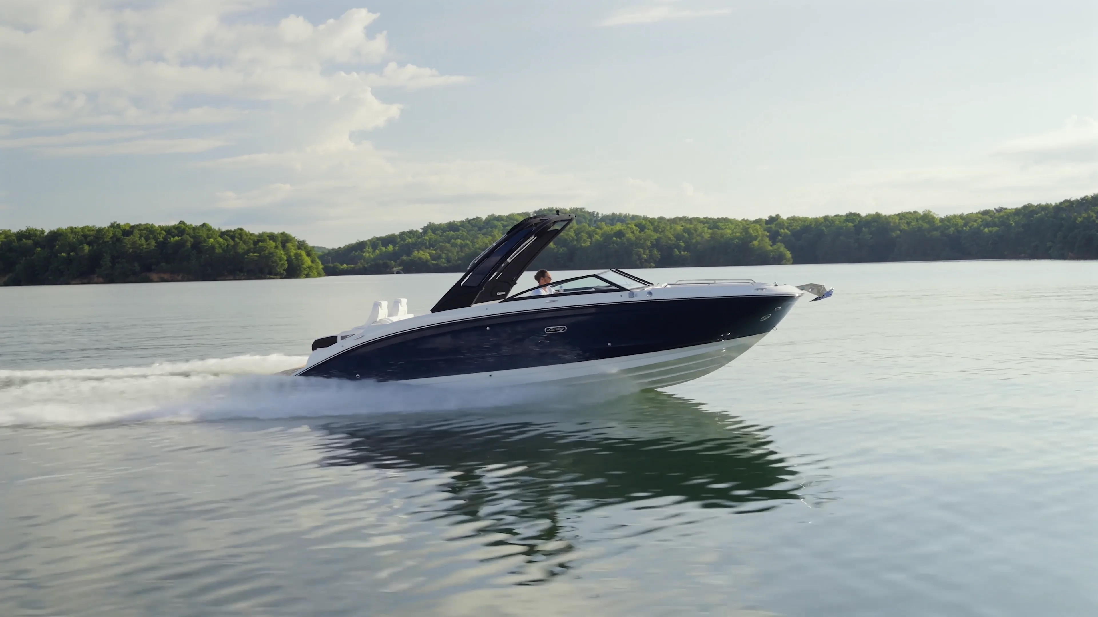 Explore the SDX 290 Sterndrive | Sea Ray Global