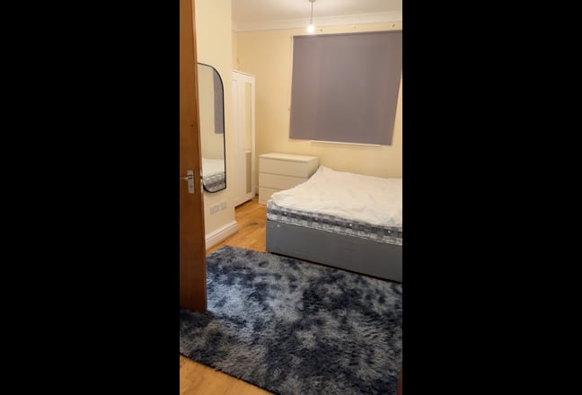 Double Ensuite Room (Bills Included) Main Photo