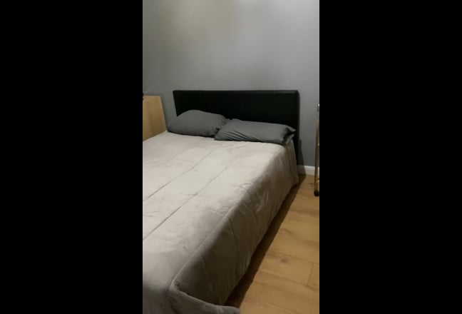  Double  Room  in Uxbridge   High Standard House Main Photo