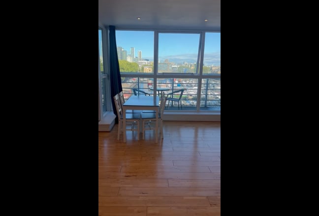 Beautiful waterside apartment with stunning views  Main Photo