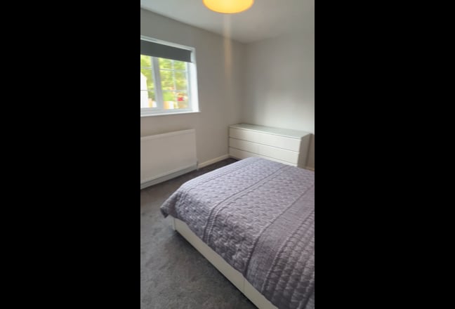 Large Double room in modern town centre property Main Photo