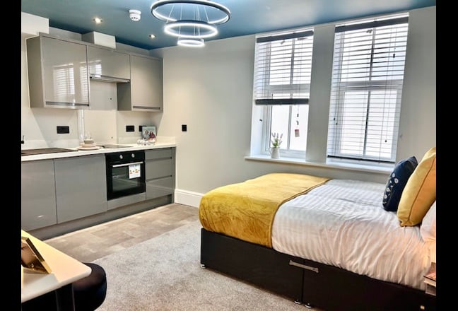 City Chic Studios -Ensuite -Bills included Main Photo