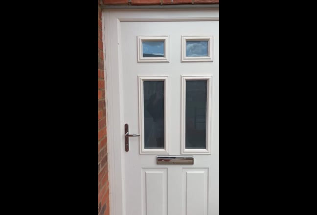 Modern Room with Driveway Parking - Medbourne Main Photo