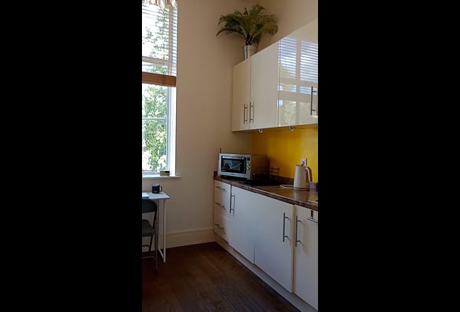 Ensuite Lodgings with Kitchenette. Garden. Gym. Main Photo