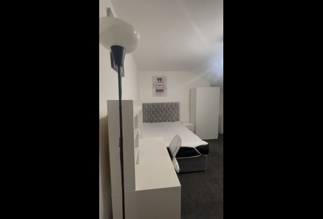 Large spacious Double room with Ensuite Main Photo