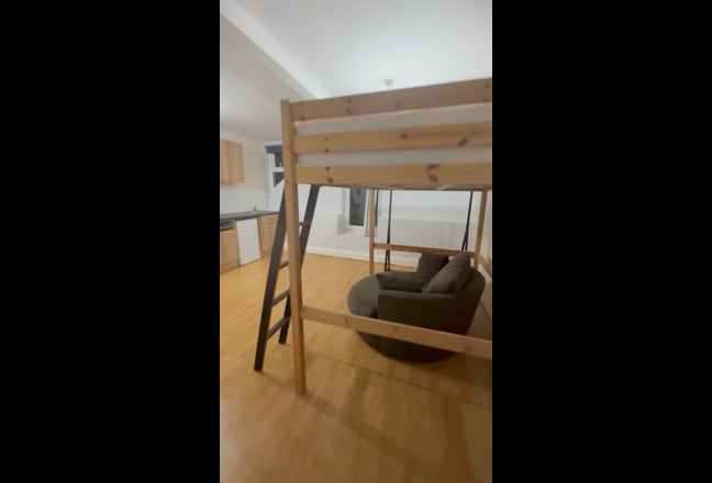 Very Large Studio Flat/Kitchen Eastville  Main Photo
