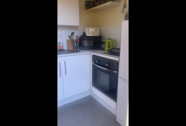  self contained en-suite studio all bills inc Main Photo