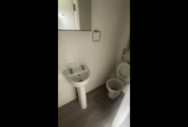 New Massive 5 Bed with 4 Bathrooms - Bermondsey!!  Main Photo