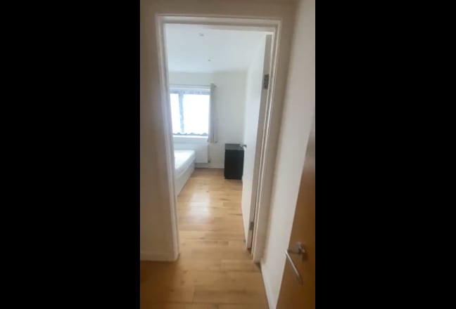 Elegant - 3 Bedroom Flat in Ealing Broadway Main Photo