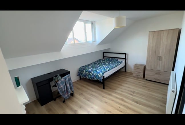 Bright room in Chapeltown near NSCD & Leeds Uni! Main Photo