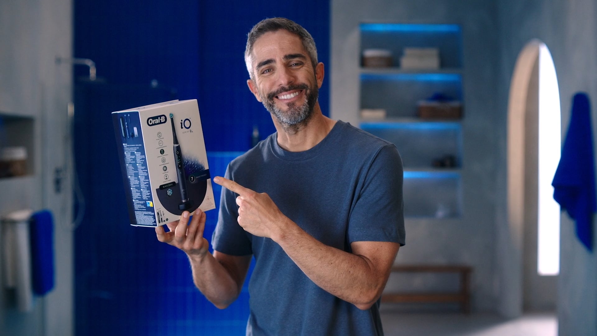 Oral B con Roberto Leal