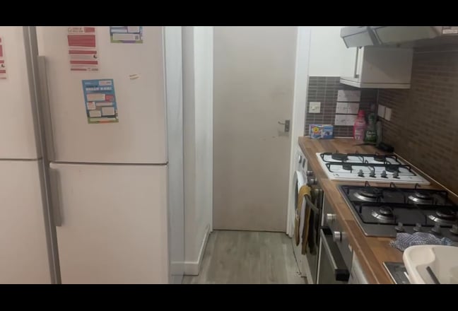 3 tenants needed. Main Photo