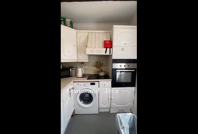 Room available at this beautiful flat! Main Photo