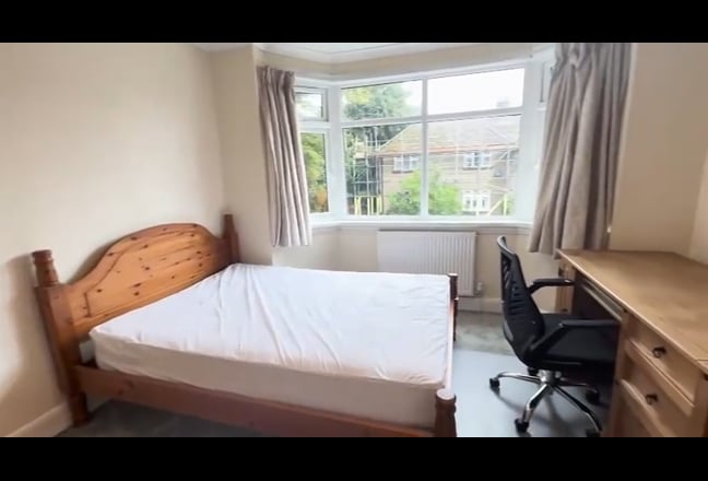 4 Bed House 2 Bathrooms 1 minute - Southampton Uni Main Photo