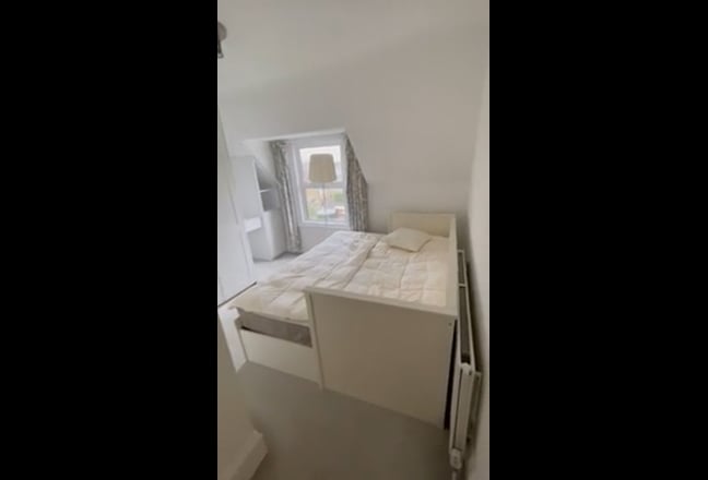 2 double bed split-level flat in great location  Main Photo