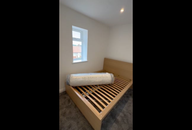 6 En-Suite Rooms – Modern HMO with Parking & WiFi Main Photo