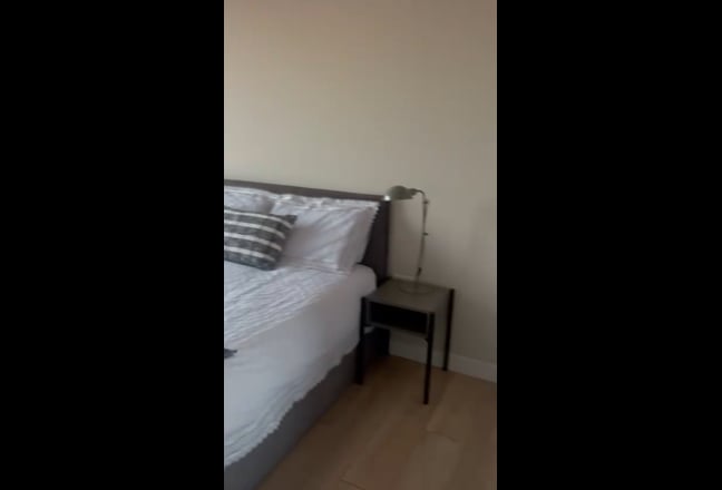 Spacious Double Room w Private Bathroom-Tradeston Main Photo