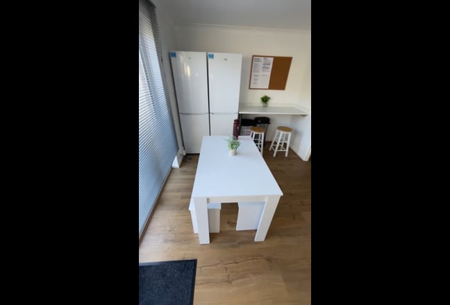 Rarely available | only 2 people per bathroom Main Photo