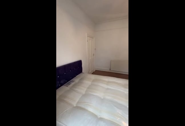 1 double bed room for rent in a 3 bed property Main Photo