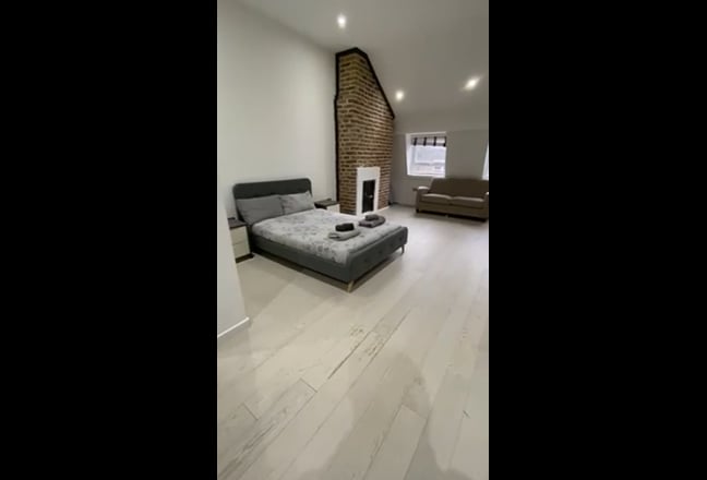 Large open-plan studio flat in EC1 Clerkenwell Main Photo