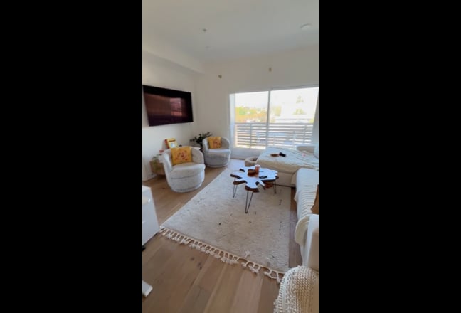 Private bedroom in luxury 3BR condo in Koreatown Main Photo