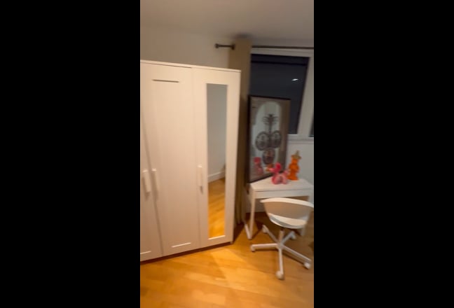 Lovely Room in Limehouse (E14)  Main Photo