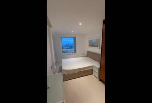 Room with Stunning London City Views in 3-Bed Flat Main Photo
