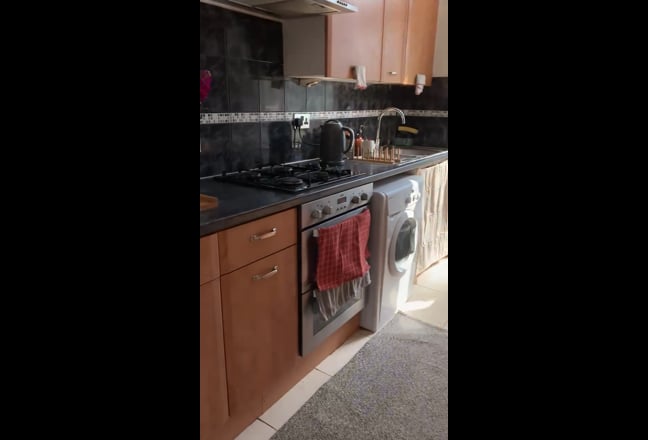 Spacious Bright Double Bedroom Available Main Photo