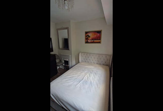 Double room for rent in Hayes Main Photo