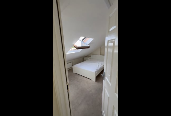 Lovely Double in Beautiful House!!  Main Photo
