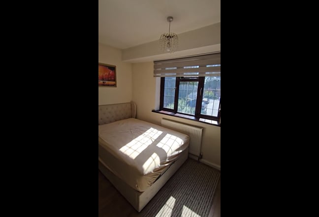Double room for rent in Hayes Main Photo