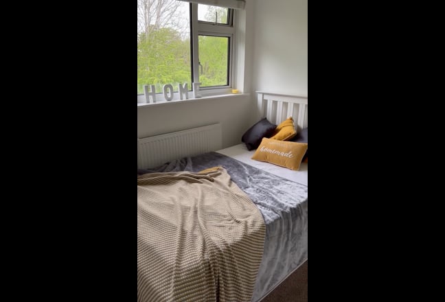 Video 1: Kitchen diner