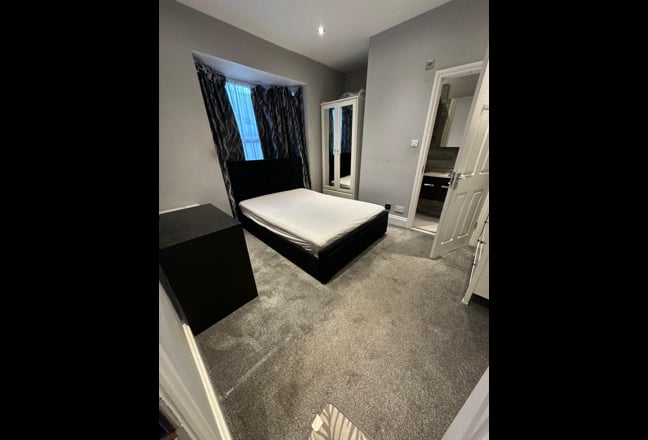 En-suite Double Room in All-Girls Tooting House!✨ Main Photo