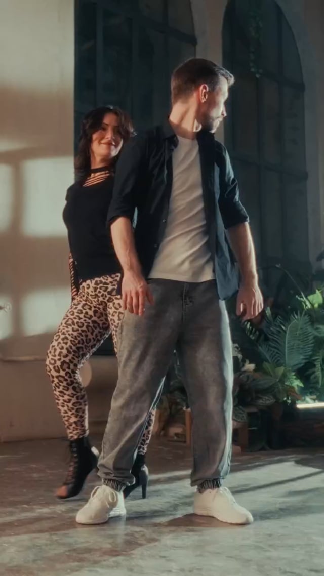 Александр Волчков и Мария Федотова. Бачата в Москве, студия Ивара