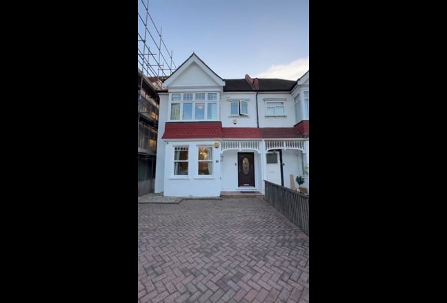 Ealing Broadway - Beautiful house with Garden.  Main Photo