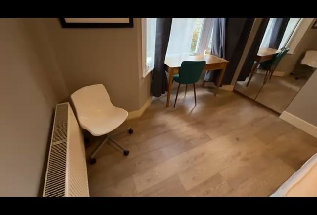 Stunning fully furnished ensuite double room Main Photo