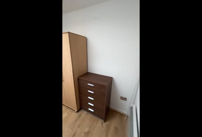 2 bedrooms available in a penthouse flat Main Photo