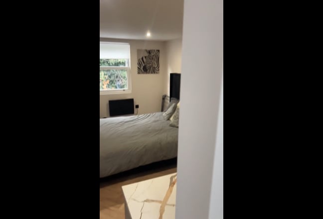 En suite - Studio flat's Streatham Common  Main Photo
