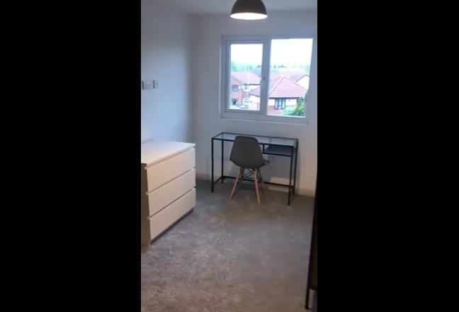 Attic Ensuite room available October 2nd Main Photo