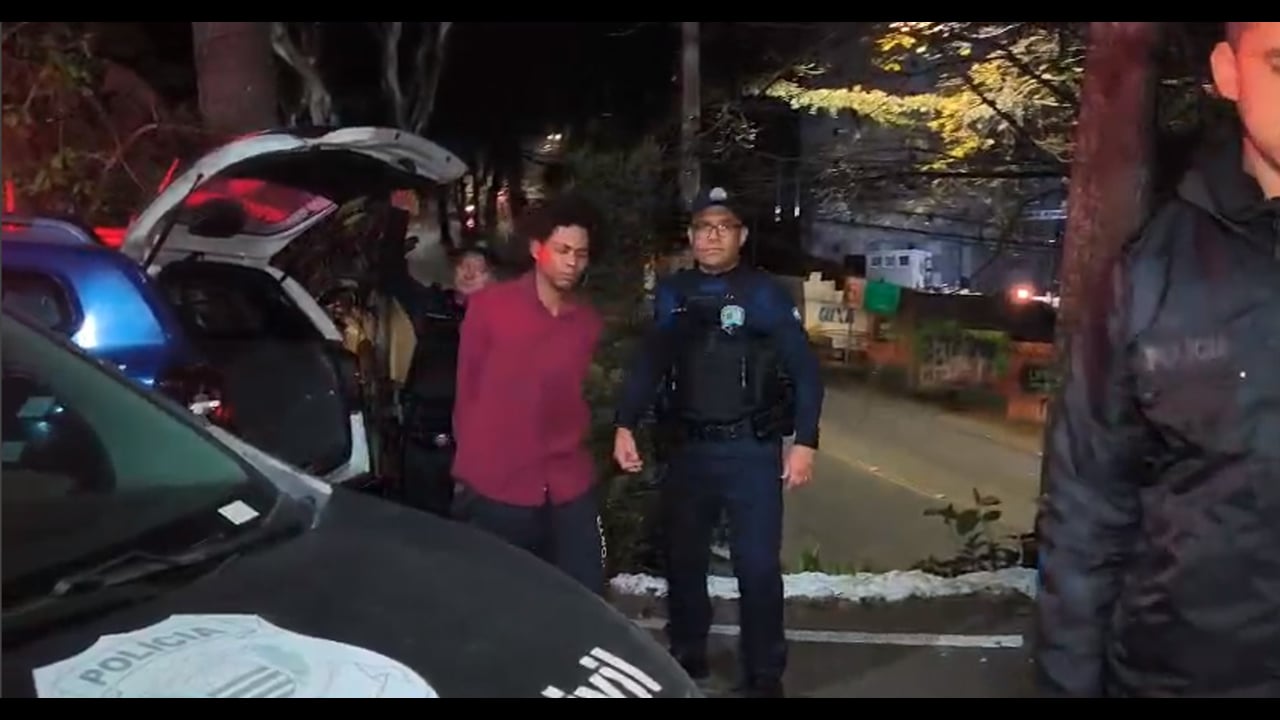 Dupla é presa após roubar farmácia em Itapecerica da Serra, na Grande SP