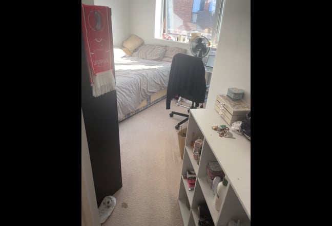 🏡 Ensuite Room in Friendly Female House Share Main Photo