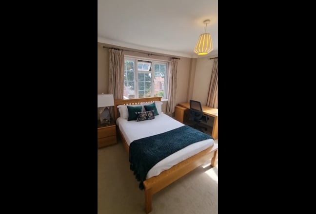 Room to Let - Working Professional House Main Photo